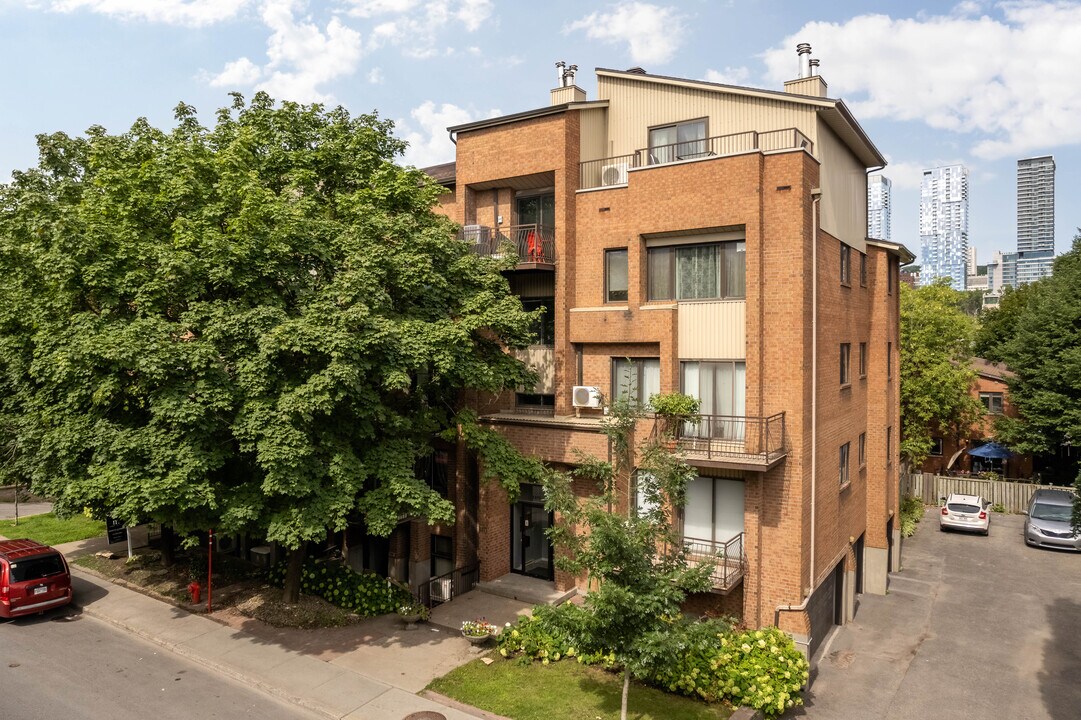 1401 Notre-Dame Rue O in Montréal, QC - Building Photo