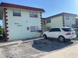 105 11th Ave in St Pete Beach, FL - Building Photo