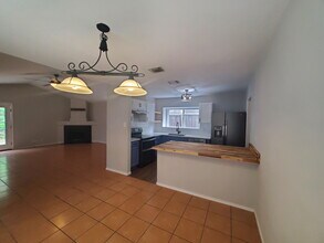 7729 Ridge Mist Dr in San Antonio, TX - Foto de edificio - Building Photo