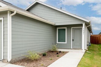 3021 Burmese St in Providence Village, TX - Foto de edificio - Building Photo