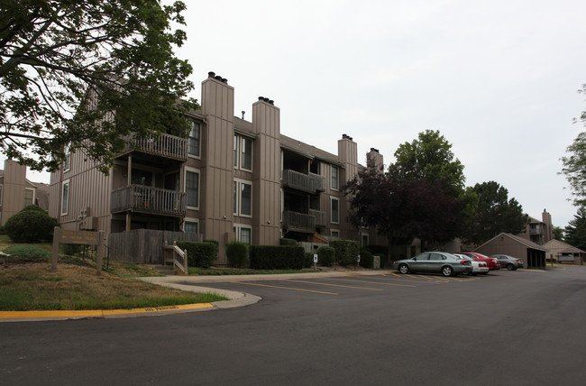 The Crossings in Overland Park, KS - Building Photo - Building Photo