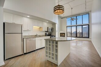 2012 W St Paul Ave in Chicago, IL - Building Photo - Building Photo