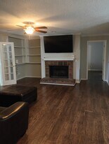 5556 Mountain Springs Cir, Unit B in Stone Mountain, GA - Building Photo