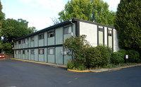 Ivanhoe Apartments in Salem, OR - Building Photo - Building Photo