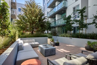 Anton Pacific in Santa Cruz, CA - Building Photo - Building Photo