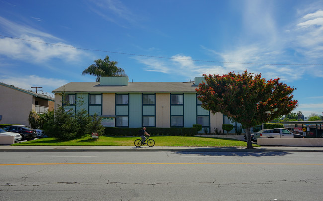 Lark Ellen Apartments