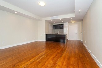 906 E 2nd St, Unit 110 in Boston, MA - Building Photo - Building Photo