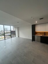 138 NE 22nd St, Unit S9 in Miami, FL - Building Photo - Building Photo