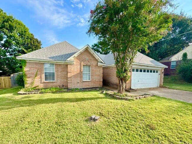 7050 Presmond Rd in Cordova, TN - Building Photo - Building Photo