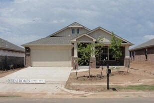 2804 Lerkim Ln in Norman, OK - Building Photo