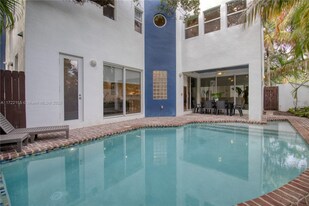 2200 Lincoln Ave in Miami, FL - Building Photo