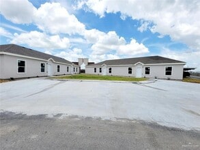 2812 Rosemary Dr, Unit 2 in Weslaco, TX - Foto de edificio - Building Photo