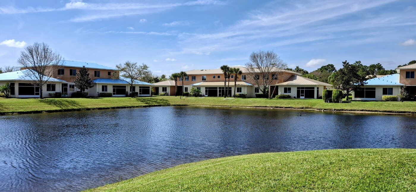 2584 Stockbridge Square SW in Vero Beach, FL - Building Photo