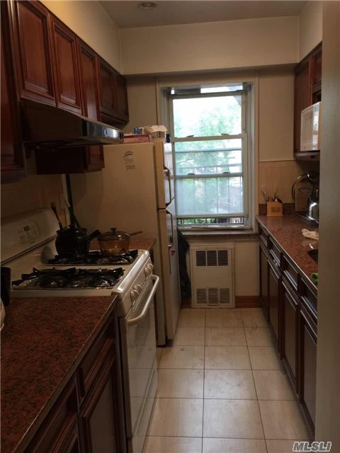 42-95 Main St-Unit -5 M in Queens, NY - Building Photo - Building Photo