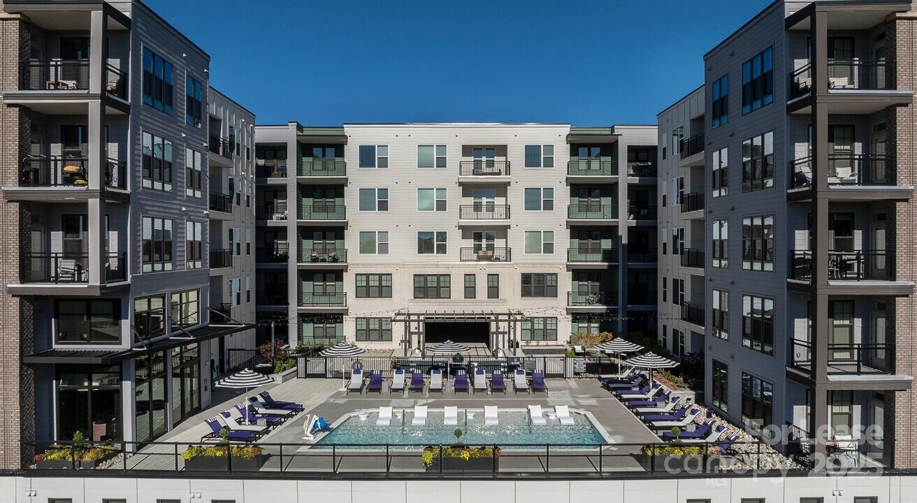 2408 South Blvd in Charlotte, NC - Foto de edificio