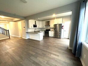 Contemporary Living at it's Finest! (3 Bed in Ottawa, ON - Building Photo - Building Photo