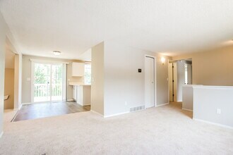 7847 W Brook Dr in Littleton, CO - Building Photo - Building Photo