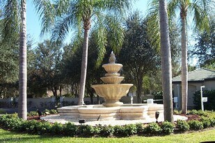 200 Vintage Cir in Naples, FL - Building Photo