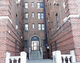 2704 Wallace in Bronx, NY - Foto de edificio - Building Photo
