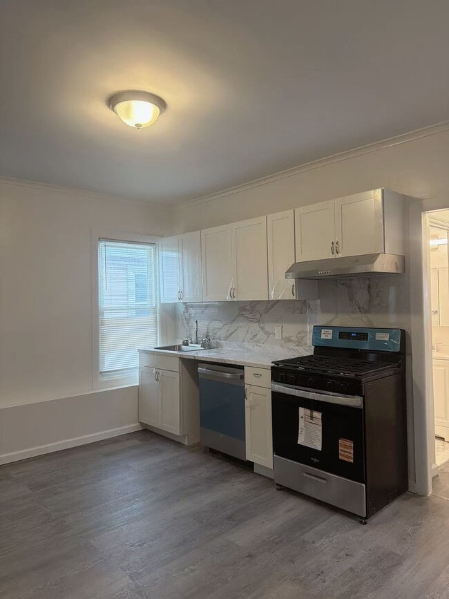 1027 Keyes Ave, Unit 2 in Schenectady, NY - Foto de edificio - Building Photo