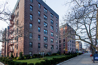 Fairfield At Far Rockaway in Far Rockaway, NY - Foto de edificio - Building Photo