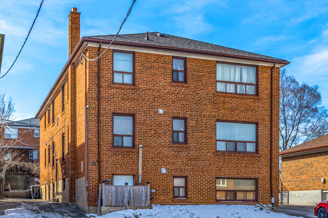 31 Yore Rd in Toronto, ON - Building Photo - Building Photo