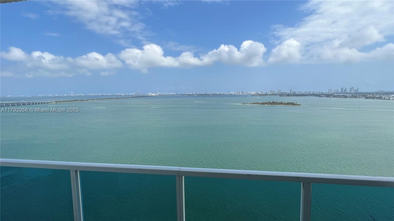 700 NE 25th St in Miami, FL - Building Photo