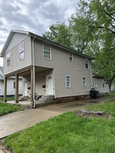 407 E Jackson St, Unit 1 in Bloomington, IL - Building Photo - Building Photo