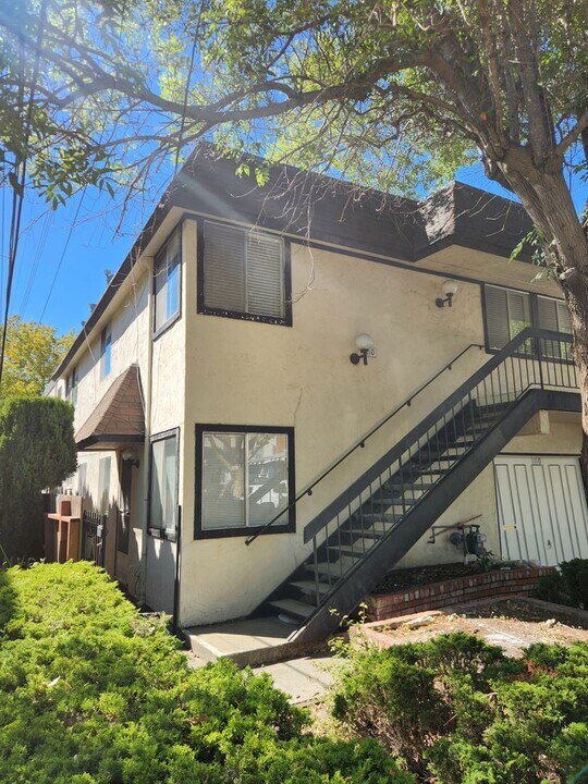 1110 Douglas Ave in Burlingame, CA - Foto de edificio