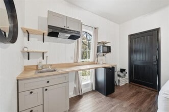 156 Howard Newby Ln in Springtown, TX - Foto de edificio - Building Photo