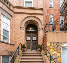 65 10th St in Hoboken, NJ - Foto de edificio - Building Photo
