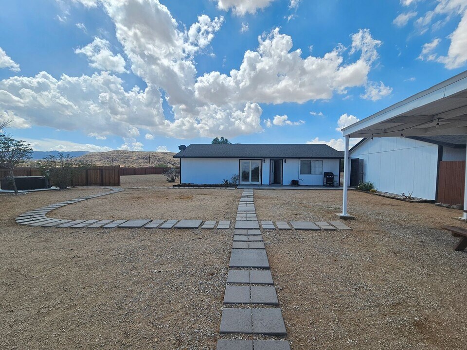 5023 Sunburst St in Joshua Tree, CA - Building Photo