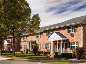 Dorchester Manor Apartments in New Milford, NJ - Building Photo - Building Photo