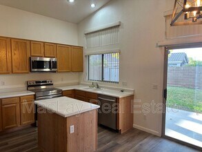 334 N Duffy Way in Gilbert, AZ - Building Photo - Building Photo