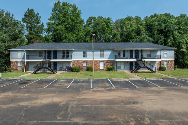 Oak Creek Apartments in Jackson, MS - Building Photo - Building Photo