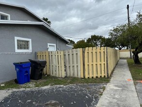 3801 NW 43rd Pl in Fort Lauderdale, FL - Building Photo - Building Photo