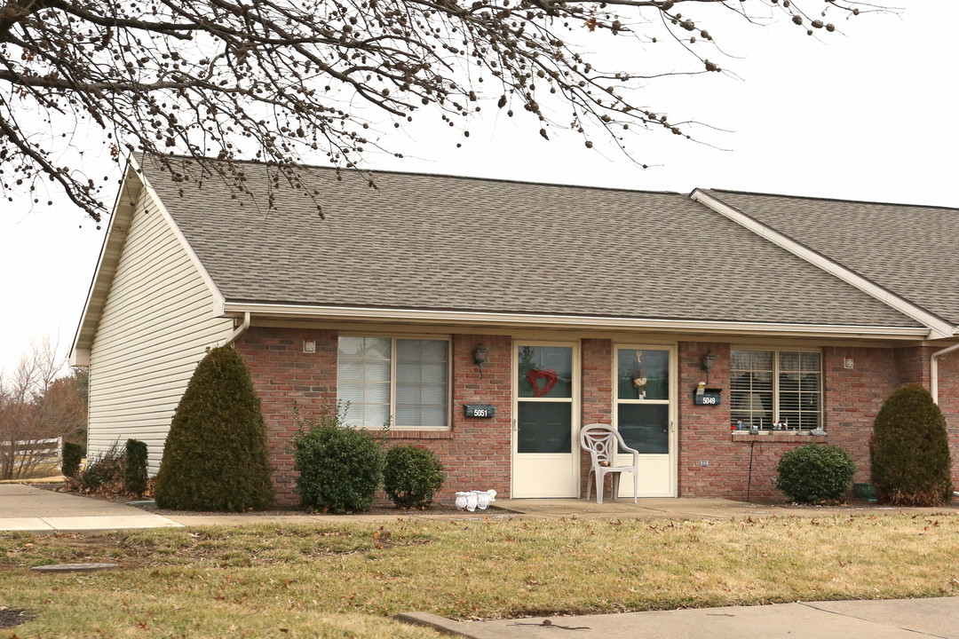 Lakeside Manor Apartments 55+ in Evansville, IN - Foto de edificio