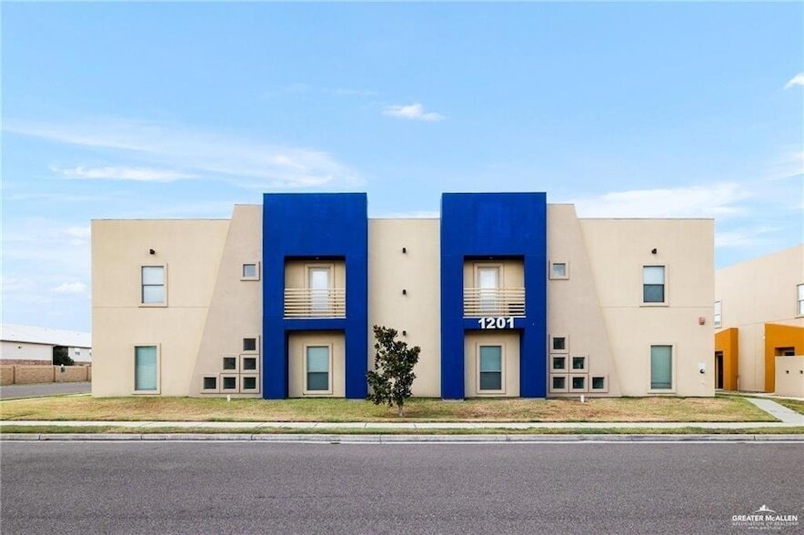 1201 E Camellia Ave, Unit 3 in McAllen, TX - Building Photo