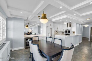 28 Riverside Ave in Red Bank, NJ - Building Photo