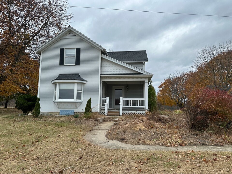 19600 Cavanaugh Lake Rd in Chelsea, MI - Building Photo