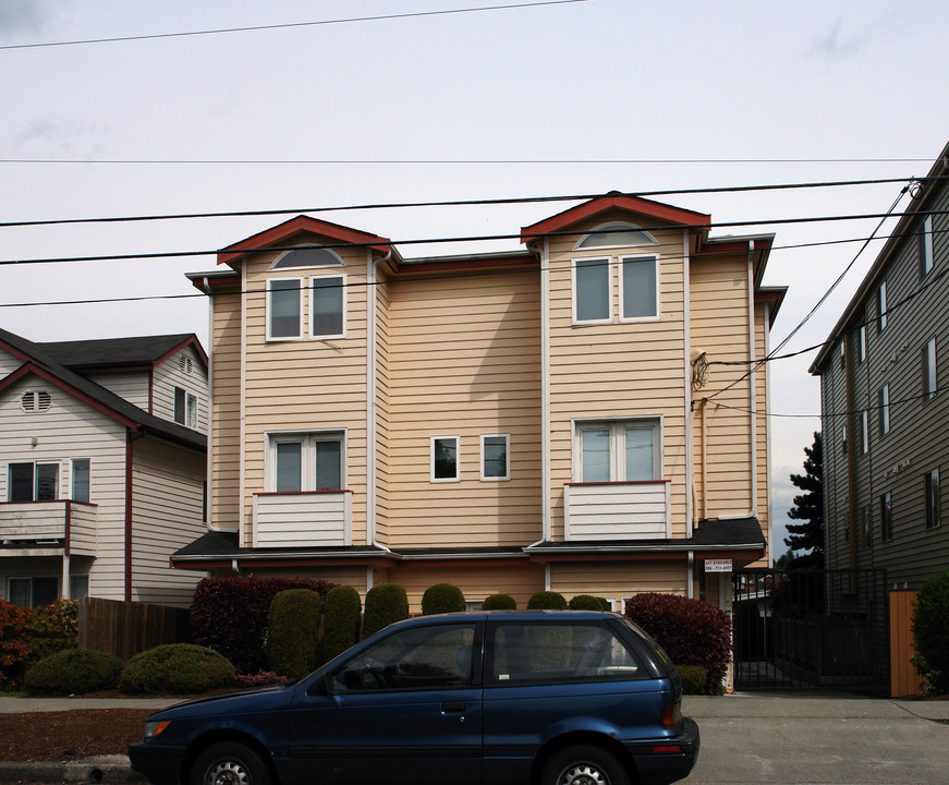 Nesbit Court in Seattle, WA - Building Photo