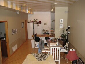 3107 N Southport Ave, Unit 1 in Chicago, IL - Building Photo - Building Photo