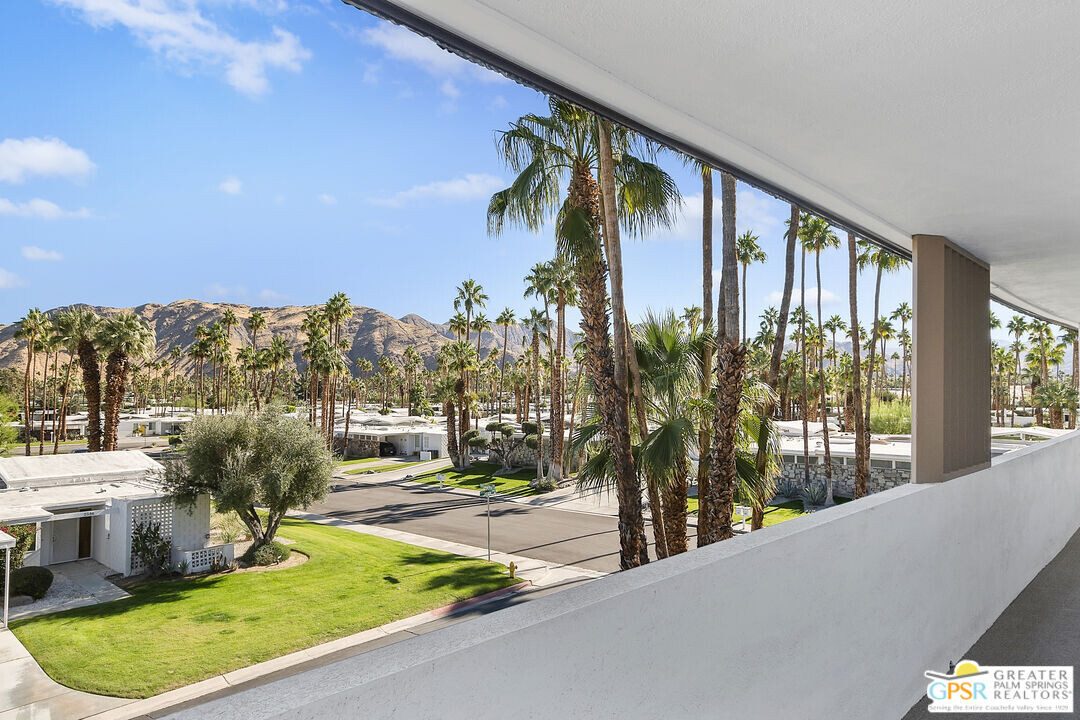 2393 Skyview Dr in Palm Springs, CA - Building Photo