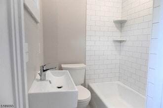 37 Bloomfield Ave in Caldwell, NJ - Building Photo - Building Photo