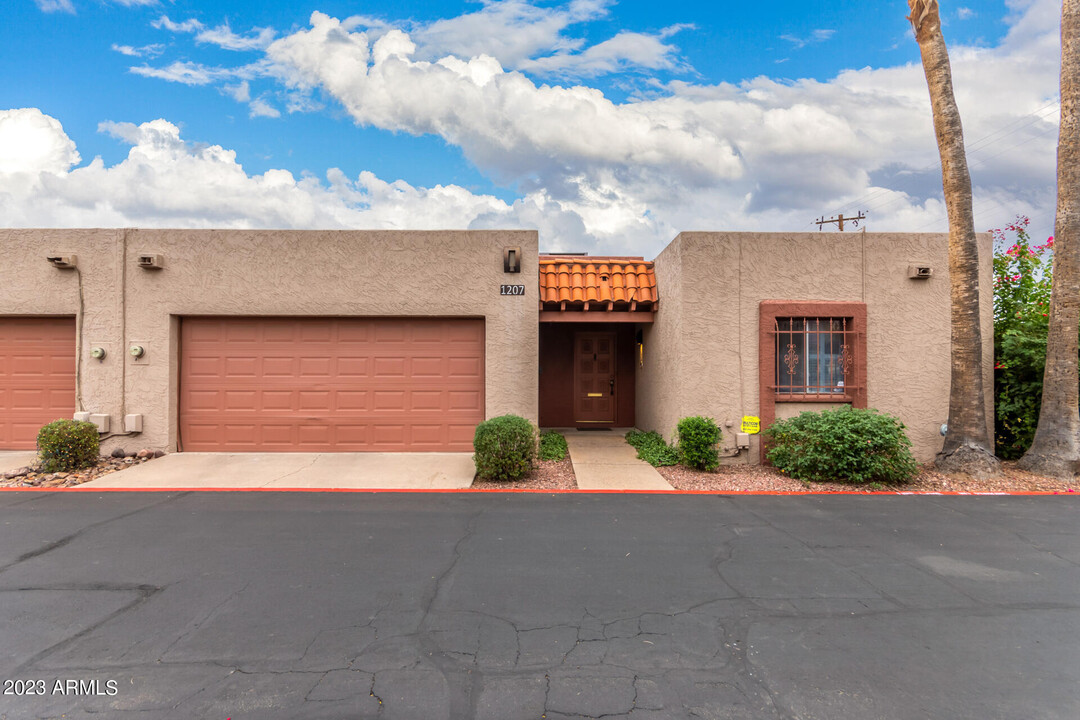 1207 E Encantada Pl in Phoenix, AZ - Building Photo