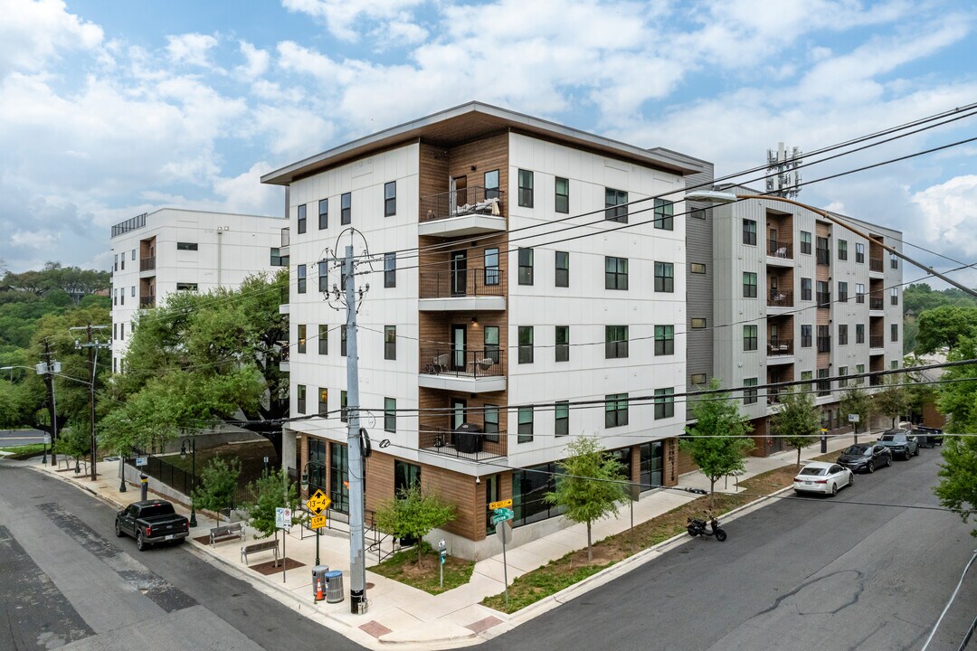 Cascade Condominiums in Austin, TX - Building Photo