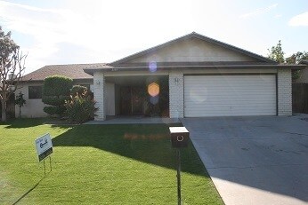 2109 Westminster Dr in Bakersfield, CA - Building Photo