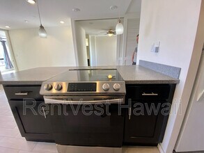 320 Lili?uokalani Ave in Honolulu, HI - Building Photo - Building Photo