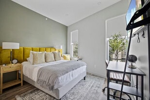 73 Cottage St in Middletown, NY - Building Photo