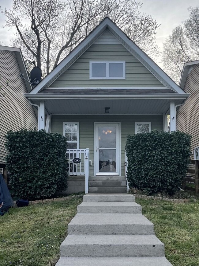 108 1/2 Riverview Dr